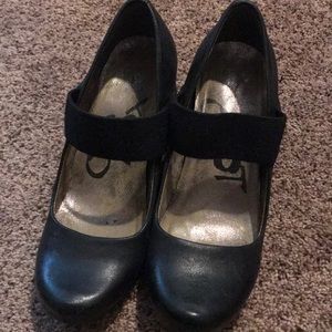 OTBT closed toe wedge